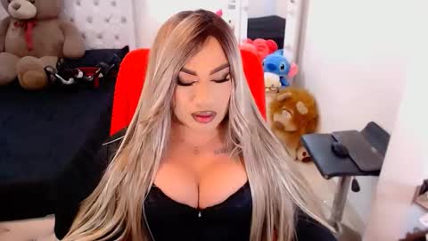 Snapshot of valentinaxqueen chatting on October 8, 2025, 10:40 pm    online show from October 8, 2025, 10:40 pm