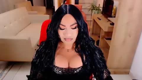 Snapshot of valentinaxqueen chatting on October 14, 2025, 12:11 am    online show from October 14, 2025, 12:11 am