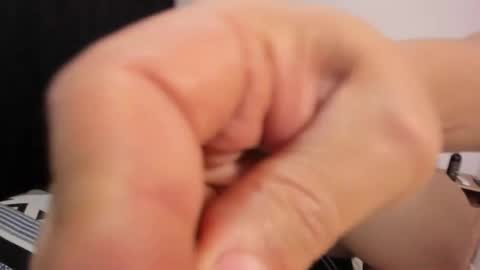 Valentine  online show from November 5, 2025, 3:23 pm