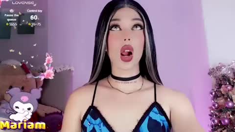 Snapshot of valentinne_marian chatting on December 22, 2024, 10:17 am Marian online show from December 22, 2024, 10:17 am