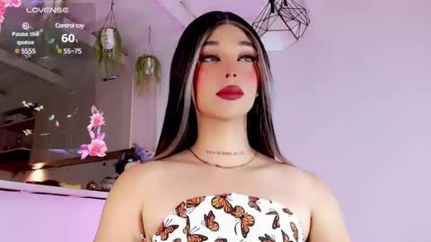 Snapshot of valentinne_marian chatting on February 4, 2025, 10:10 am Marian online show from February 4, 2025, 10:10 am