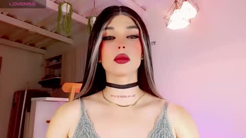 Snapshot of valentinne_marian chatting on February 21, 2025, 7:01 am Marian online show from February 21, 2025, 7:01 am