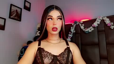 Snapshot of valentinne_marian chatting on September 30, 2025, 8:19 am Marian online show from September 30, 2025, 8:19 am