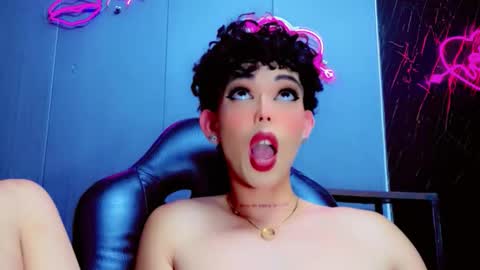 Snapshot of valentinne_marian chatting on November 21, 2025, 4:27 pm Marian online show from November 21, 2025, 4:27 pm