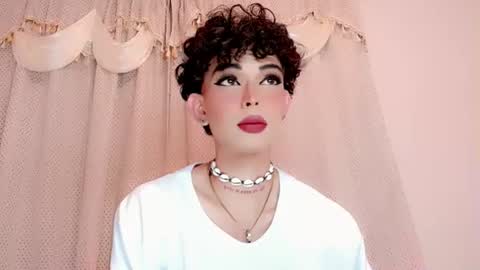 Snapshot of valentinne_marian chatting on December 14, 2025, 11:53 pm Marian online show from December 14, 2025, 11:53 pm