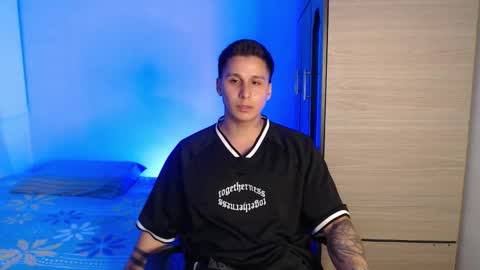 VALENTINO online show from November 14, 2025, 11:02 pm