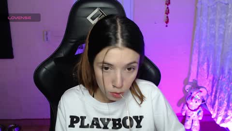 Snapshot of valeria_mendozza chatting on December 4, 2024, 4:32 am   online show from December 4, 2024, 4:32 am