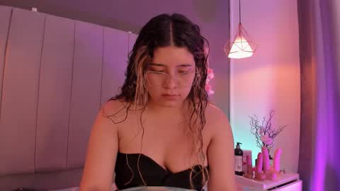 valeria_rouse28 online show from November 30, 2025, 6:12 pm