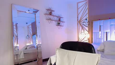 Valerie  online show from November 16, 2025, 9:20 pm