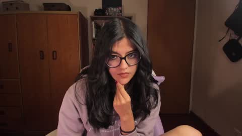 Snapshot of valerie__sky chatting on January 3, 2025, 4:00 am Val online show from January 3, 2025, 4:00 am