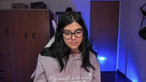 Snapshot of valerie__sky chatting on January 24, 2025, 1:35 am Val online show from January 24, 2025, 1:35 am