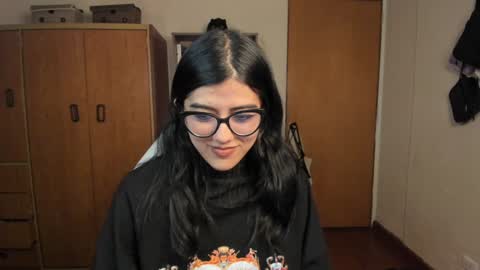 Snapshot of valerie__sky chatting on January 28, 2025, 4:29 am Val online show from January 28, 2025, 4:29 am