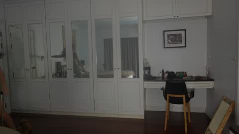 Valerie online show from September 17, 2025, 1:51 am