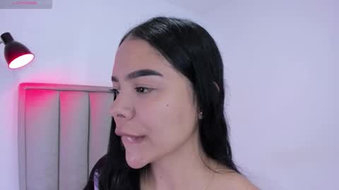 Cris  online show from November 9, 2025, 4:16 pm