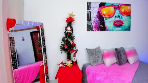 Snapshot of valeryrivas_ chatting on December 31, 2024, 12:46 pm Valery Rivas online show from December 31, 2024, 12:46 pm