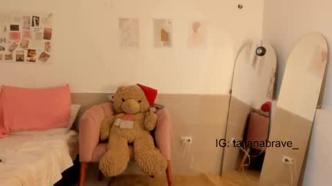 Snapshot of valientegirl_ chatting on October 15, 2025, 3:50 am VALIENTE online show from October 15, 2025, 3:50 am