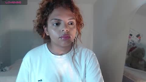 Snapshot of valientegirl_ chatting on December 1, 2025, 12:15 am VALIENTE online show from December 1, 2025, 12:15 am