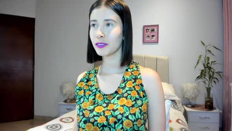 Snapshot of vallejo_macarena chatting on December 18, 2024, 2:53 am Macarena online show from December 18, 2024, 2:53 am