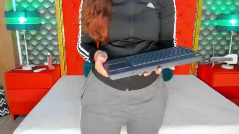 Snapshot of valleriejonnes chatting on February 21, 2025, 2:06 pm Valerie Val V online show from February 21, 2025, 2:06 pm