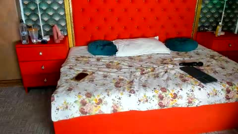 Snapshot of valleriejonnes chatting on December 1, 2025, 8:36 pm Valerie Val V online show from December 1, 2025, 8:36 pm