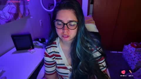 Snapshot of vallolet1_ chatting on December 8, 2024, 3:53 am Im Violet online show from December 8, 2024, 3:53 am