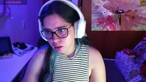 Snapshot of vallolet1_ chatting on December 12, 2024, 6:14 am Im Violet online show from December 12, 2024, 6:14 am