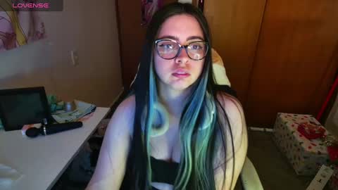 Snapshot of vallolet1_ chatting on December 20, 2024, 12:08 am Im Violet online show from December 20, 2024, 12:08 am