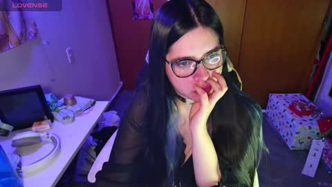 Snapshot of vallolet1_ chatting on December 22, 2024, 6:06 am Im Violet online show from December 22, 2024, 6:06 am