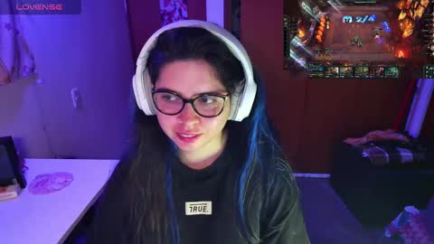 Snapshot of vallolet1_ chatting on January 8, 2025, 5:37 am Im Violet online show from January 8, 2025, 5:37 am