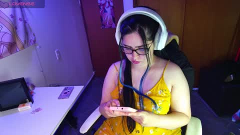 Snapshot of vallolet1_ chatting on January 10, 2025, 1:53 am Im Violet online show from January 10, 2025, 1:53 am