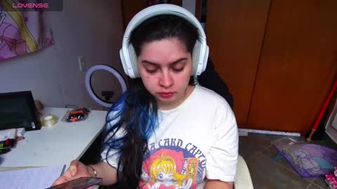 Snapshot of vallolet1_ chatting on January 21, 2025, 8:00 pm Im Violet online show from January 21, 2025, 8:00 pm