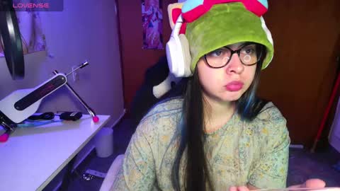 Snapshot of vallolet1_ chatting on January 23, 2025, 11:36 pm Im Violet online show from January 23, 2025, 11:36 pm