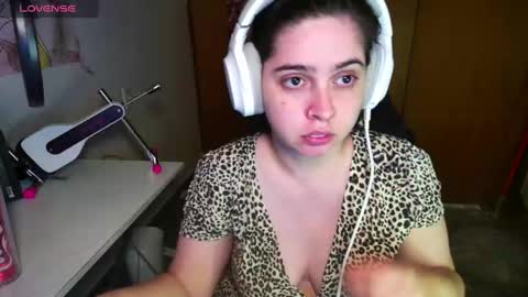Snapshot of vallolet1_ chatting on January 26, 2025, 11:39 pm Im Violet online show from January 26, 2025, 11:39 pm