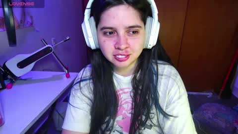 Snapshot of vallolet1_ chatting on January 28, 2025, 11:17 pm Im Violet online show from January 28, 2025, 11:17 pm