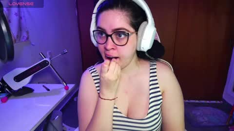 Snapshot of vallolet1_ chatting on February 6, 2025, 12:00 am Im Violet online show from February 6, 2025, 12:00 am