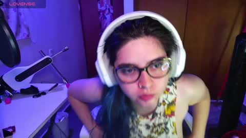 Snapshot of vallolet1_ chatting on February 20, 2025, 2:18 am Im Violet online show from February 20, 2025, 2:18 am