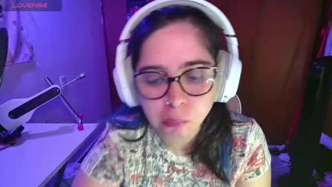 Snapshot of vallolet1_ chatting on February 24, 2025, 3:33 am Im Violet online show from February 24, 2025, 3:33 am