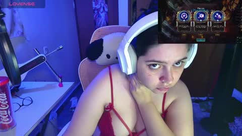 Snapshot of vallolet1_ chatting on March 5, 2025, 4:24 am Im Violet online show from March 5, 2025, 4:24 am