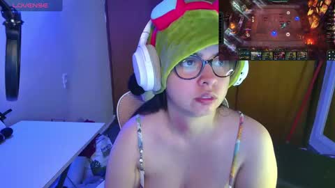 Snapshot of vallolet1_ chatting on March 12, 2025, 1:47 am Im Violet online show from March 12, 2025, 1:47 am