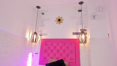 Snapshot of valloletsamar chatting on January 15, 2025, 11:21 am Vallolet Peach  online show from January 15, 2025, 11:21 am