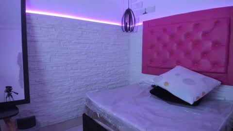 Snapshot of valloletsamar chatting on February 8, 2025, 11:12 am Vallolet Peach  online show from February 8, 2025, 11:12 am