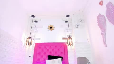 Snapshot of valloletsamar chatting on February 14, 2025, 11:31 am Vallolet Peach  online show from February 14, 2025, 11:31 am