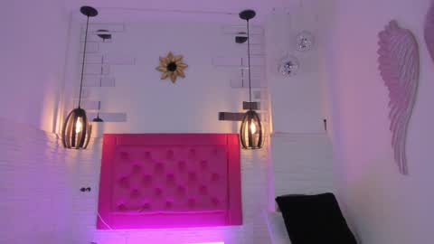 Snapshot of valloletsamar chatting on February 15, 2025, 11:39 am Vallolet Peach  online show from February 15, 2025, 11:39 am