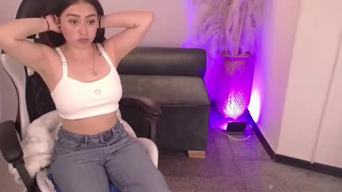 Snapshot of vallolett__ chatting on November 20, 2025, 6:51 pm vallolett__ online show from November 20, 2025, 6:51 pm