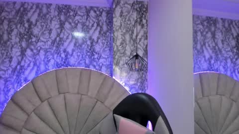 Snapshot of valuh_blake chatting on February 19, 2025, 6:21 pm Valuh online show from February 19, 2025, 6:21 pm