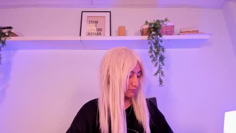 vamp  online show from October 23, 2025, 8:51 pm