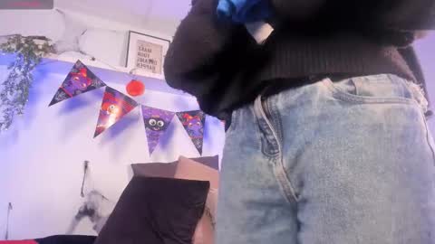 vamp  online show from November 3, 2025, 8:10 pm