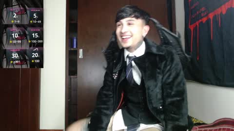 Snapshot of vampiredavyd chatting on January 9, 2025, 11:45 pm david guzman i model independenthelp me with a thumbs up online show from January 9, 2025, 11:45 pm