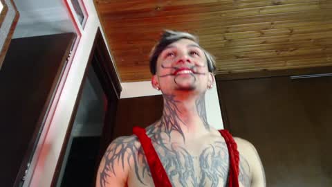 Snapshot of vampiredavyd chatting on January 23, 2025, 12:25 am david guzman i model independenthelp me with a thumbs up online show from January 23, 2025, 12:25 am