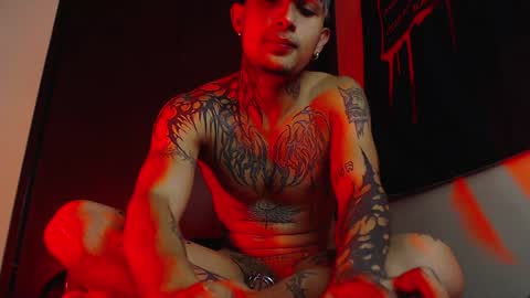 Snapshot of vampiredavyd chatting on January 25, 2025, 4:02 am david guzman i model independenthelp me with a thumbs up online show from January 25, 2025, 4:02 am